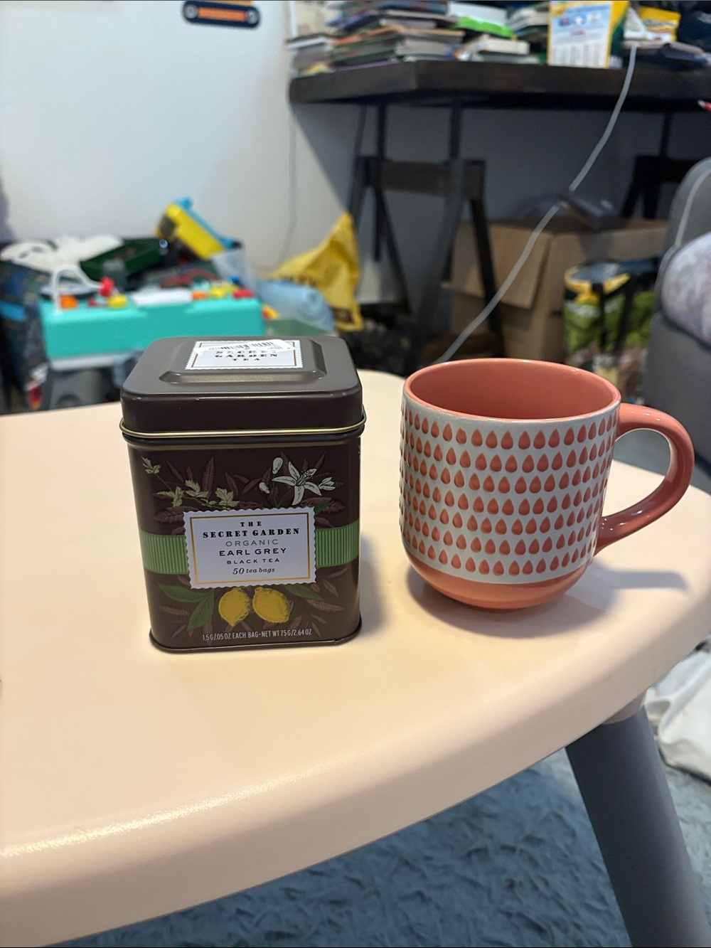 Organic Earl Grey Tea Tin - Brown with mug
